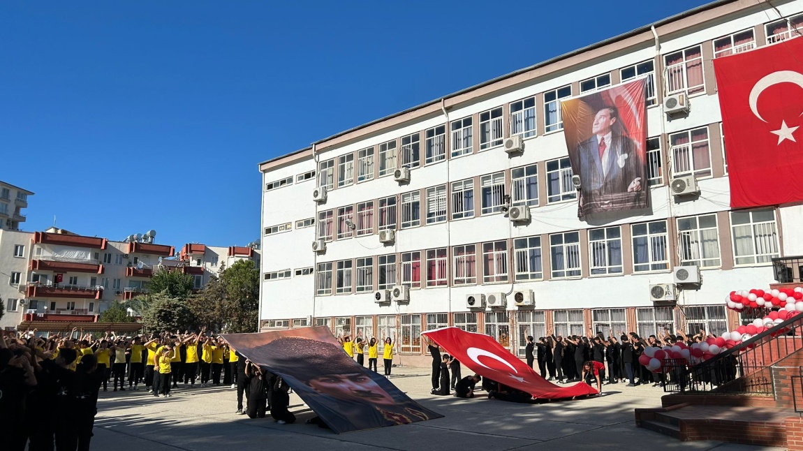 Anamur Ortaokulu'nda Cumhuriyetimizin 101. yılı  kutlandı.